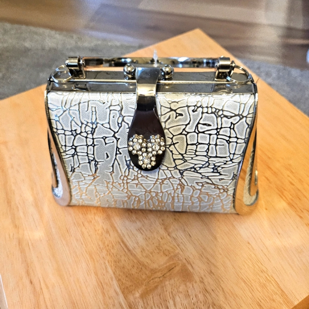 Selini – Antique White and Silver Metal Evening Pocketbook/Purse/Bag